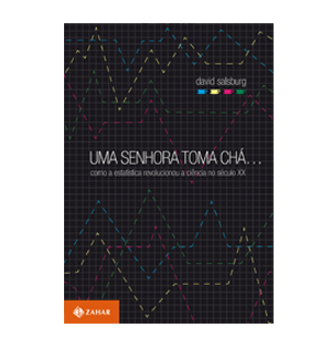 Uma senhora toma chá